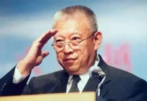 B体育官方网站-香港再无董建华